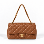Bolsa Chanel Clássica Média de Couro